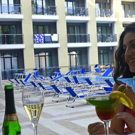 Arena Mar And غولدن ساندز